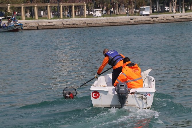 Mersin’de içler acısı durum: Bir yılda denizden toplanan atık 450 tonu buldu