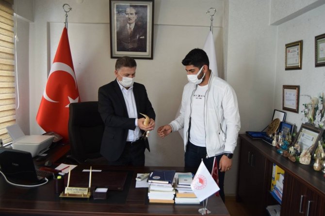 Şanlıurfa'da nesli tükenme tehlikesinde olan ’Balaban kuşu’ yaralı halde bulundu