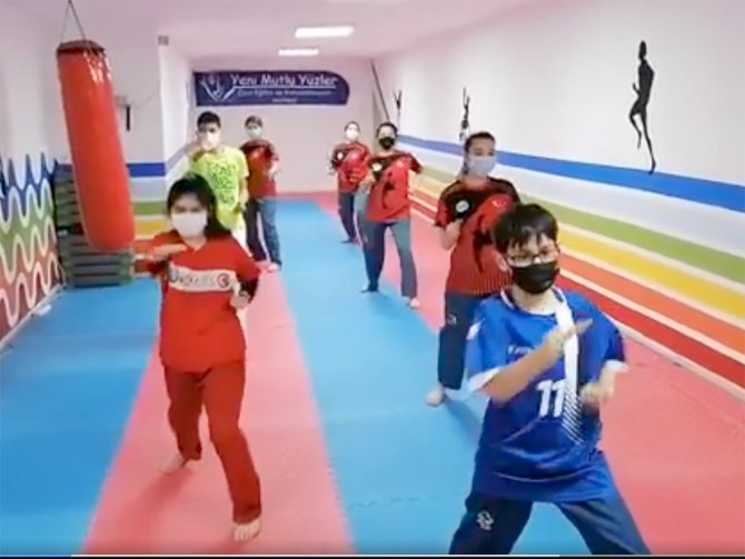 Spor sevgisi aşılanıyor! Mutlu Yüzler Projesi ile spor devam ediyor