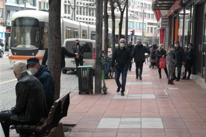 Tedbirsiz insanlar vaka artışına sebep oluyor