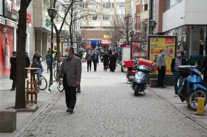 Tedbirsiz insanlar vaka artışına sebep oluyor