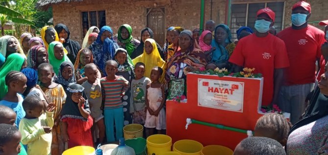 Yetiş Bacım Dernek Başkanı, Afrika'da 14. su kuyusunu açtı