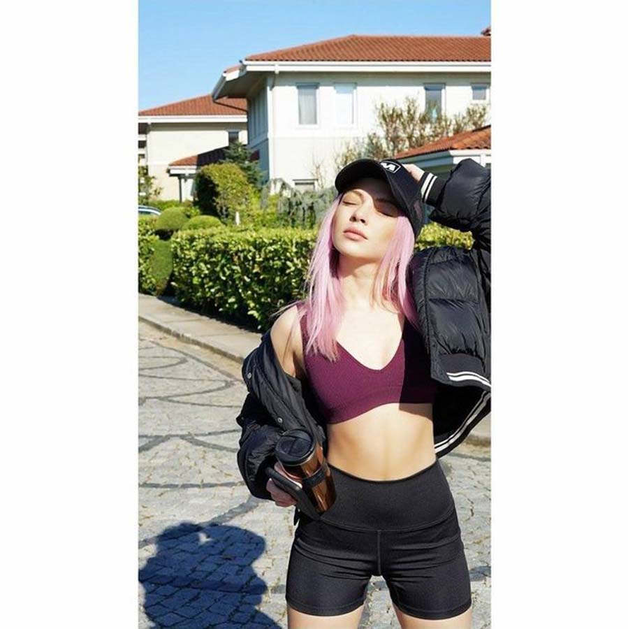 Ece Seçkin fit görüntüsü ile Instagram'ı salladı!