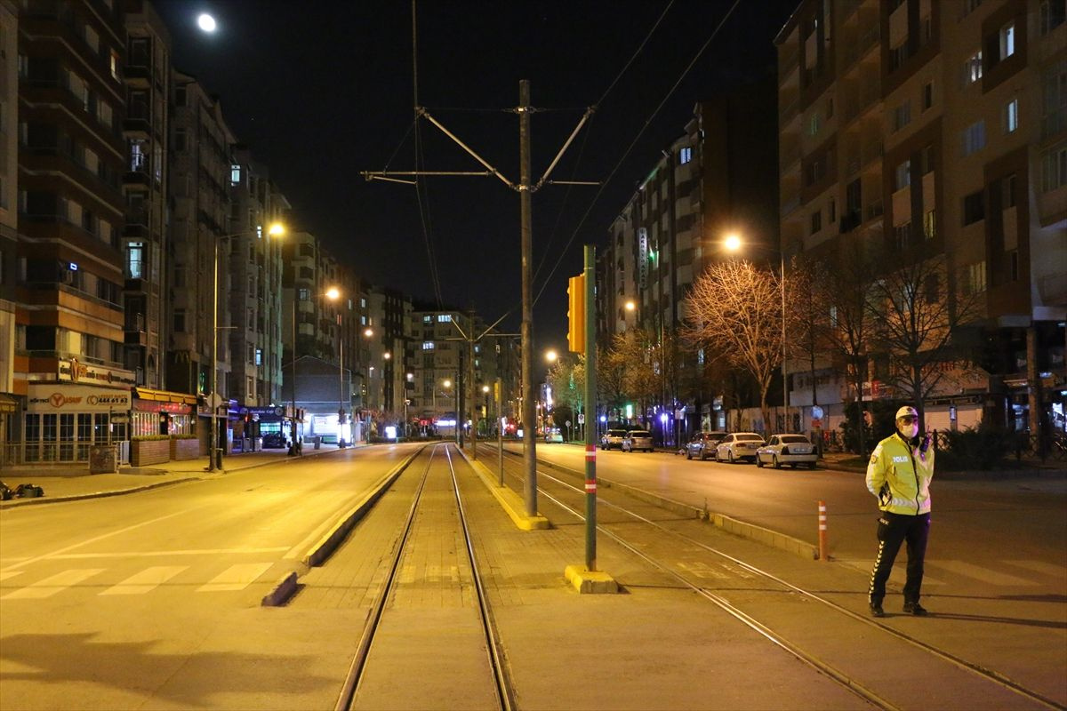 22 Nisan bugün sokağa çıkma yasağı saat kaçta başlıyor? 23 Nisan sokağa çıkma yasağı ne zaman başlayacak 2021?