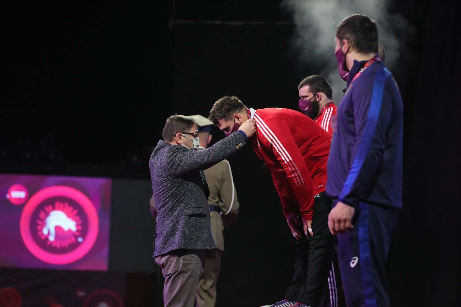 Cumhurbaşkanı Erdoğan ve yardımcısı Fuat Oktay, Rıza Kayaalp’i tebrik etti