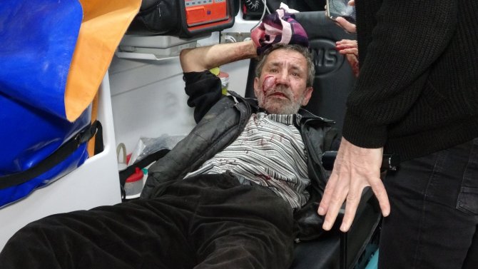 Bursa'da şaşkına çeviren olay! Kardeşini bıçakladı, yanına geldi sigara içti