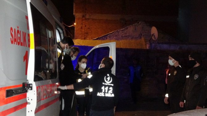 Bursa'da şaşkına çeviren olay! Kardeşini bıçakladı, yanına geldi sigara içti