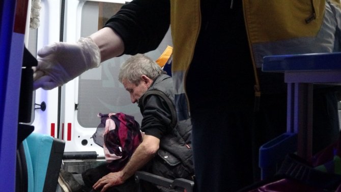 Bursa'da şaşkına çeviren olay! Kardeşini bıçakladı, yanına geldi sigara içti