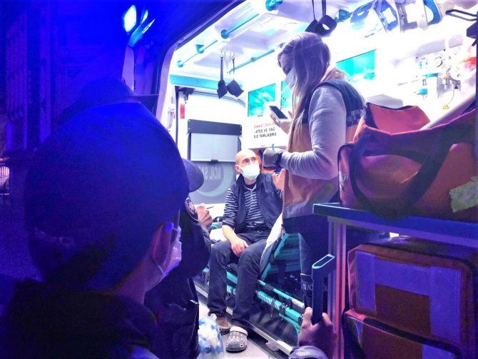 Elinde serum, kolunda damar yoluyla hastaneden kaçtı