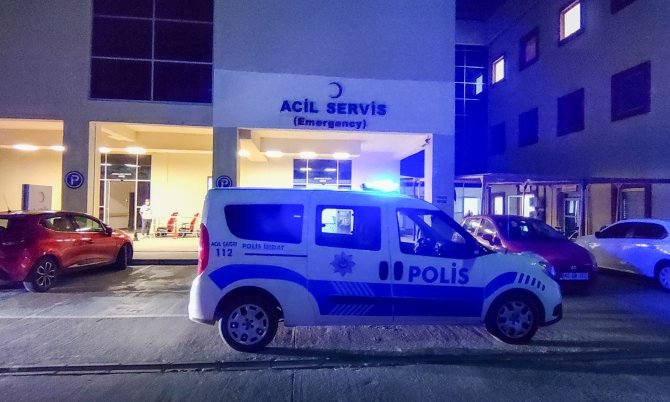 Herkesi çileden çıkardı! Karantinadan kaçıp olay çıkardı, polisin yüzüne tükürerek “korktun mu?” dedi
