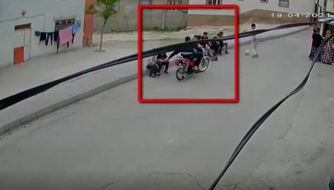 Motorlu 5 kapkaççı yakayı ele verdi