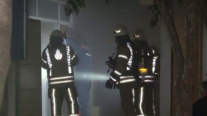 Pendik’te hastane yangını panik yarattı, Sağlık çalışanları müdahale etti