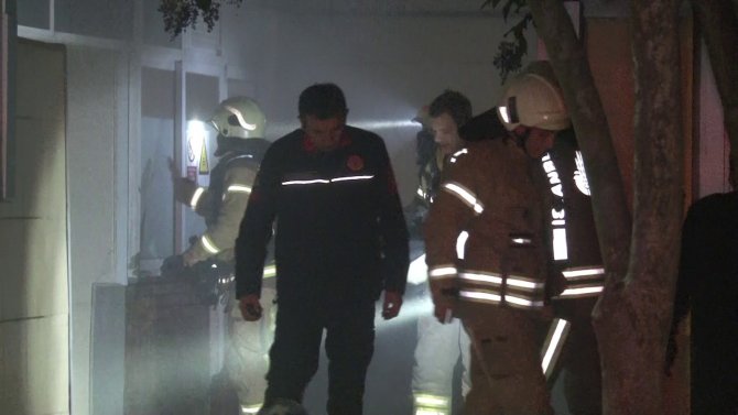 Pendik’te hastane yangını panik yarattı, Sağlık çalışanları müdahale etti