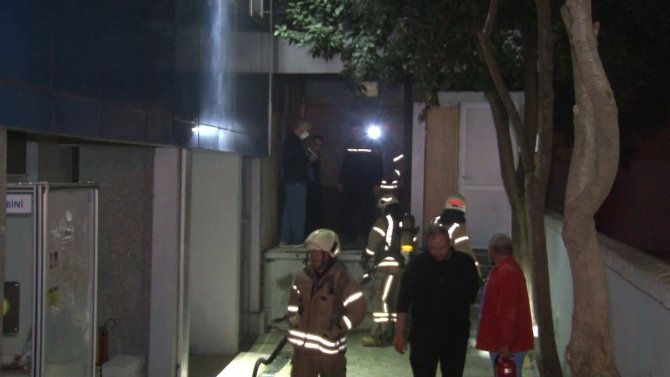 Pendik’te hastane yangını panik yarattı, Sağlık çalışanları müdahale etti