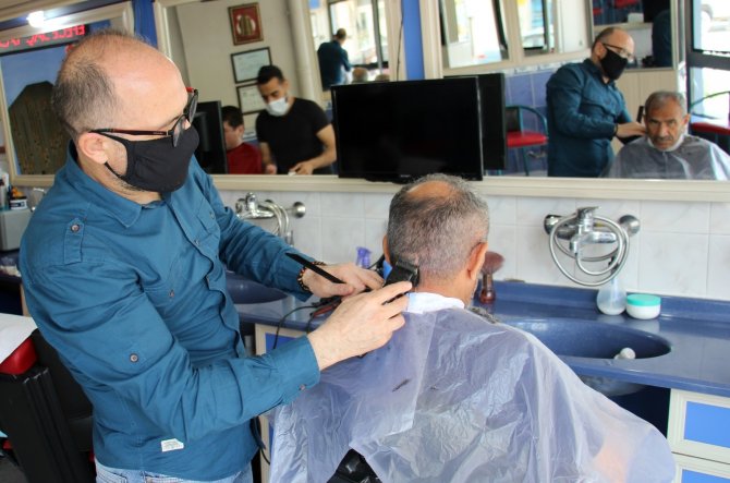 Berberlerde tam kapanma yoğunluğu yaşanıyor: Telefonlara randevulara yetişemiyorlar!