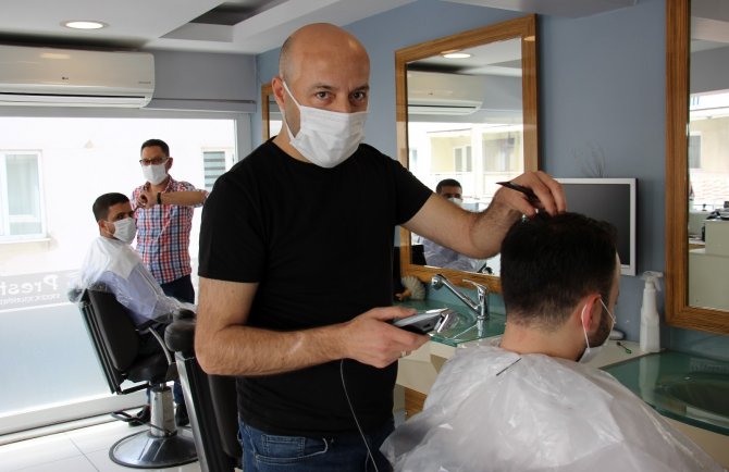 Berberlerde tam kapanma yoğunluğu yaşanıyor: Telefonlara randevulara yetişemiyorlar!