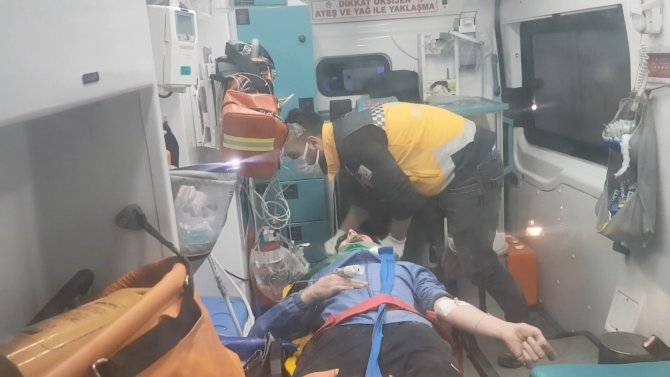 Bursa'da kontrolden çıkan araç köprüye çarpı: 3 ağır yaralı