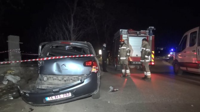 Bursa'da kontrolden çıkan araç köprüye çarpı: 3 ağır yaralı