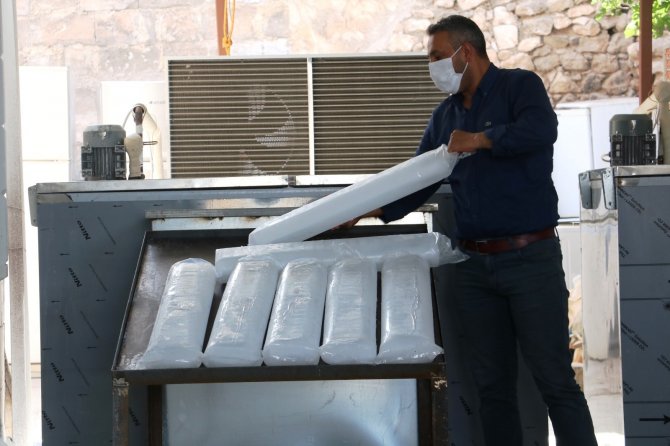 Şanlıurfa buz sezonunu açtı: Günde 5 ton satılıyor!