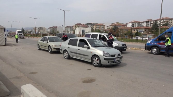 Ulaşımının kilit noktasında, tam kapanma öncesinde trafik yoğunluğu! 43 ilin geçiş güzergahı Kırıkkale havadan görüntülendi