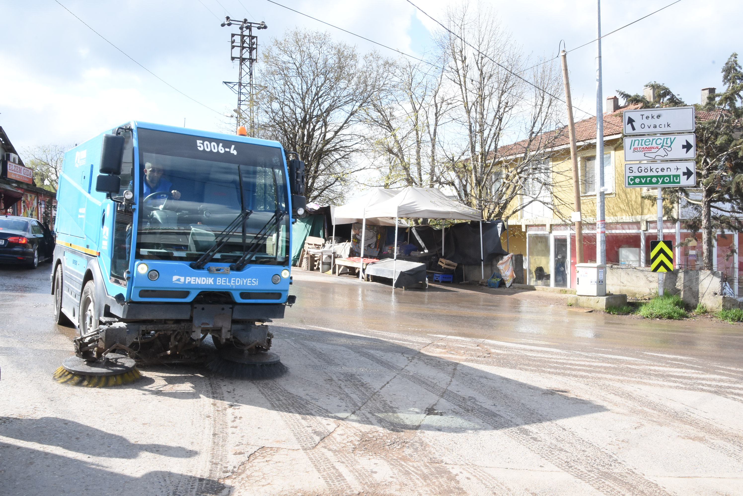 Pendik'te mahallelerin temizlik ve bakım çalışmaları sürüyor!