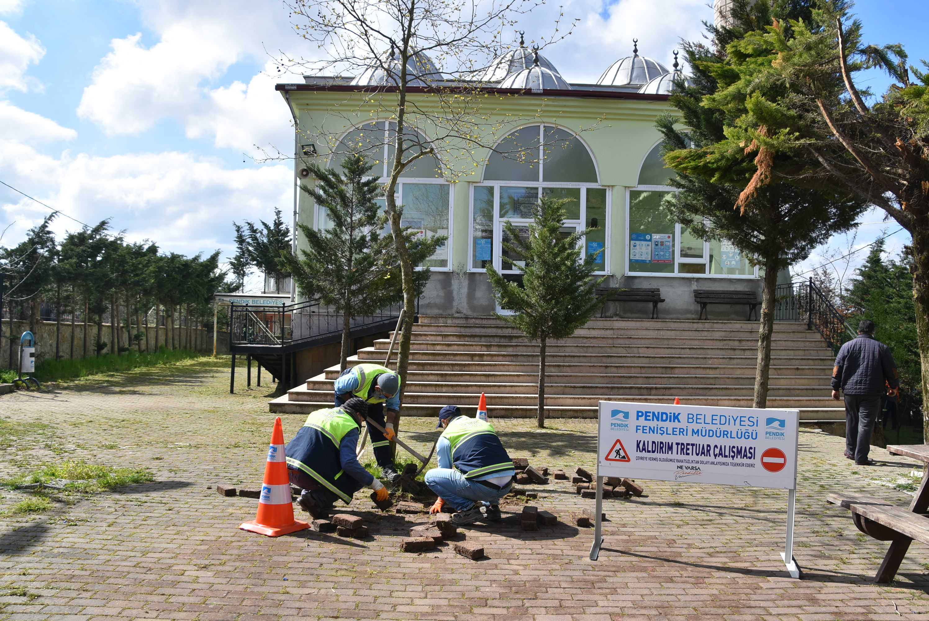 Pendik'te mahallelerin temizlik ve bakım çalışmaları sürüyor!