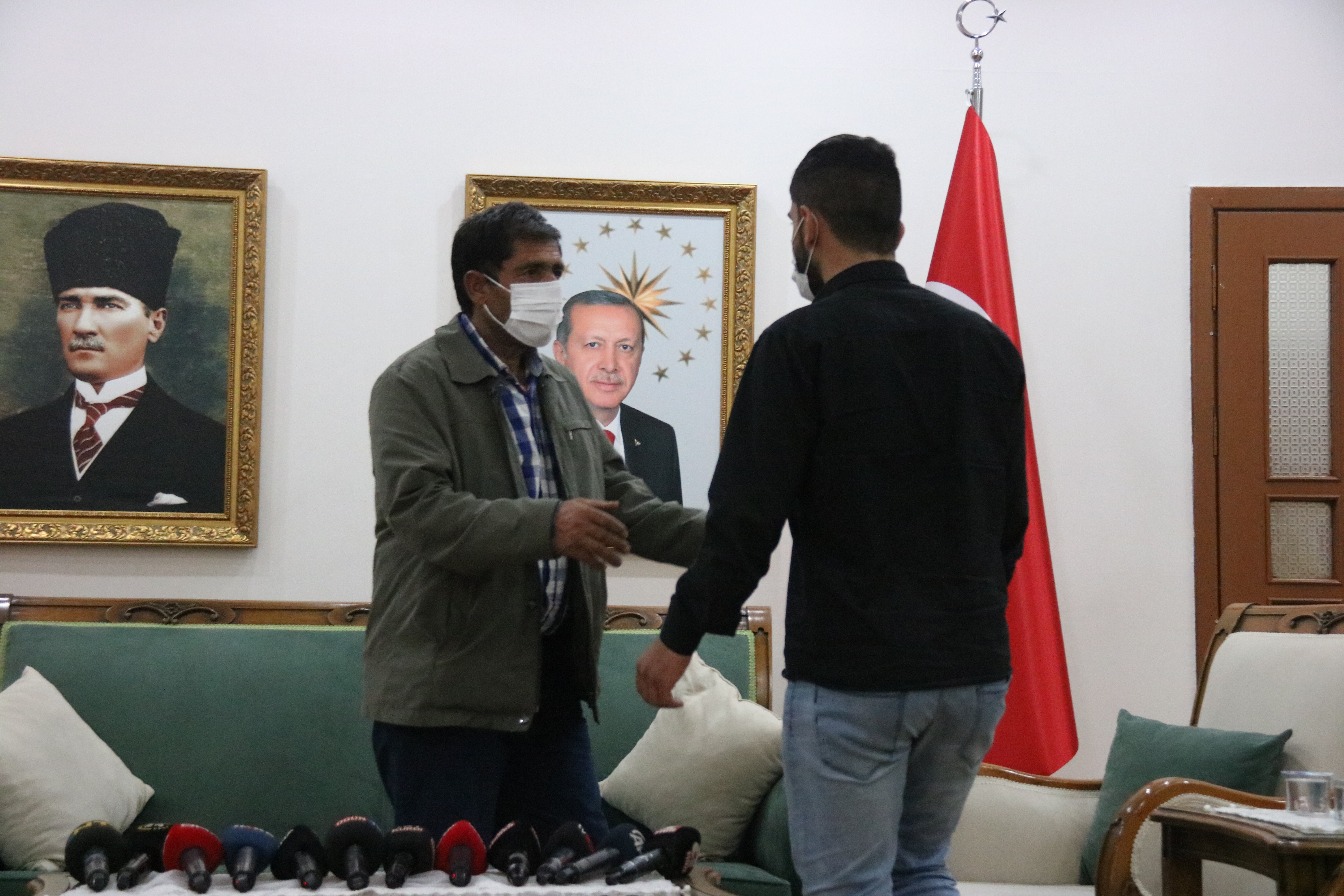 Bir ailenin daha acılı bekleyişi sona erdi! Diyarbakır’daki evlat nöbetinde 25. buluşma