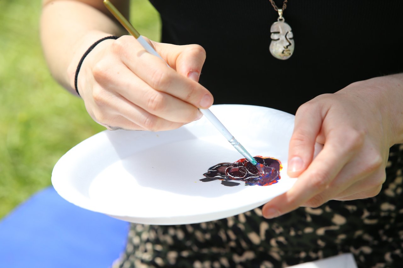 Doğanın güzelliği sanatçılara ilham kaynağı oldu! Kırklareli'nde çiçek açan armut bahçeleri resmedildi