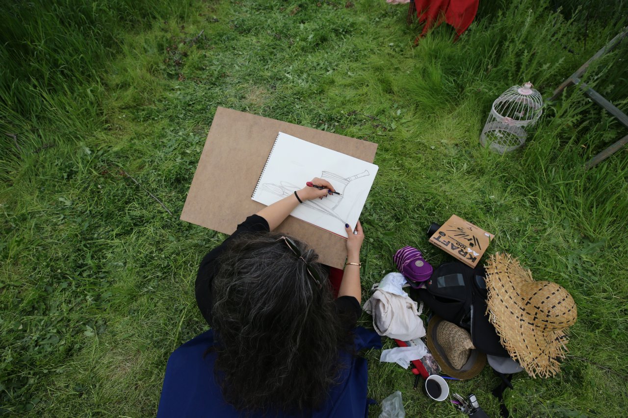 Doğanın güzelliği sanatçılara ilham kaynağı oldu! Kırklareli'nde çiçek açan armut bahçeleri resmedildi