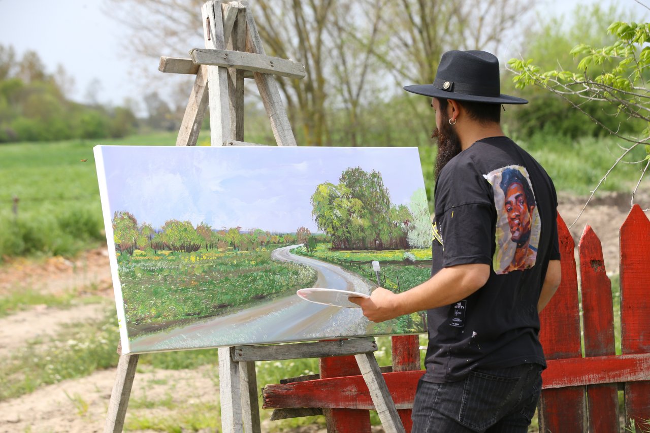 Doğanın güzelliği sanatçılara ilham kaynağı oldu! Kırklareli'nde çiçek açan armut bahçeleri resmedildi