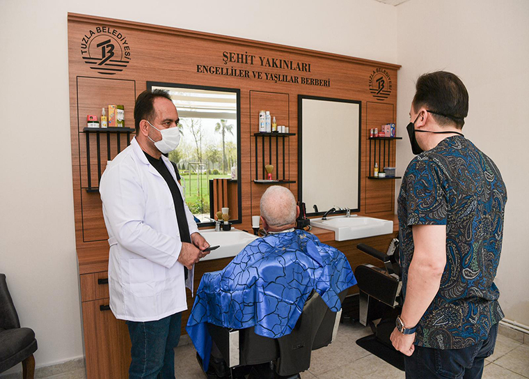 Tuzla'da koronavirüs sürecinde ücretsiz berber hizmeti başladı!