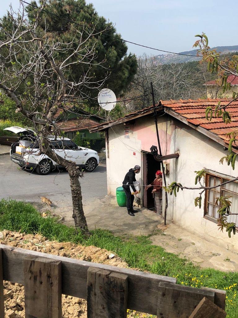 Murat Yıldırım'dan alkışlanacak hareket! İhtiyaç sahibi vatandaşlara erzak kolisi dağıttı