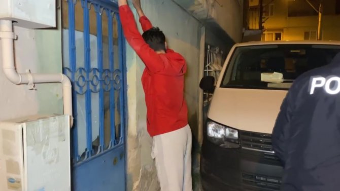 Kısıtlamayı hiçe sayan şahısların üzerinde uyuşturucu çıktı