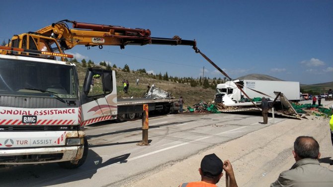 Kütahya’da feci, kaza! İki tır çarpıştı: 2 ölü