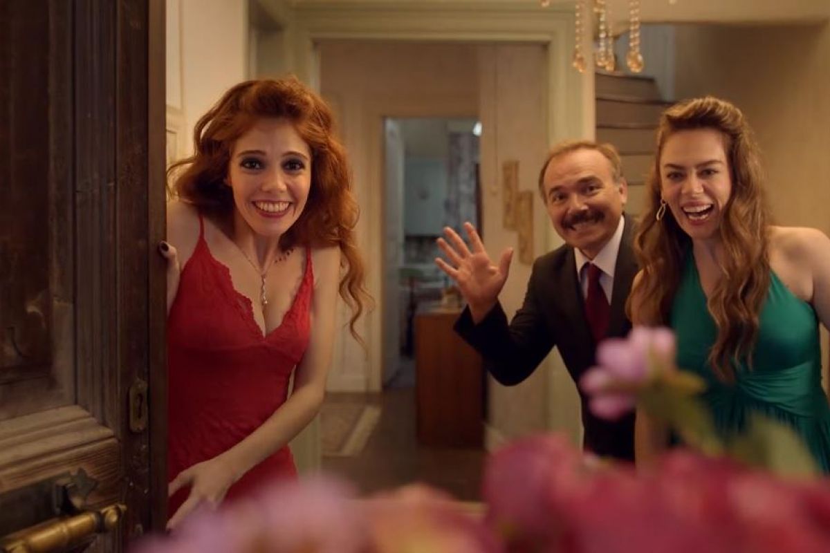 2 Mayıs 2021 Pazar Show TV Yayın Akışı |Aile Arasında (Film) Show'da