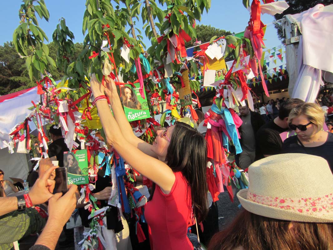 Hıdırellez dileği nasıl yapılır, yazılır? Hıdırellez dileği ne zaman dilenir, suya atılır mı?