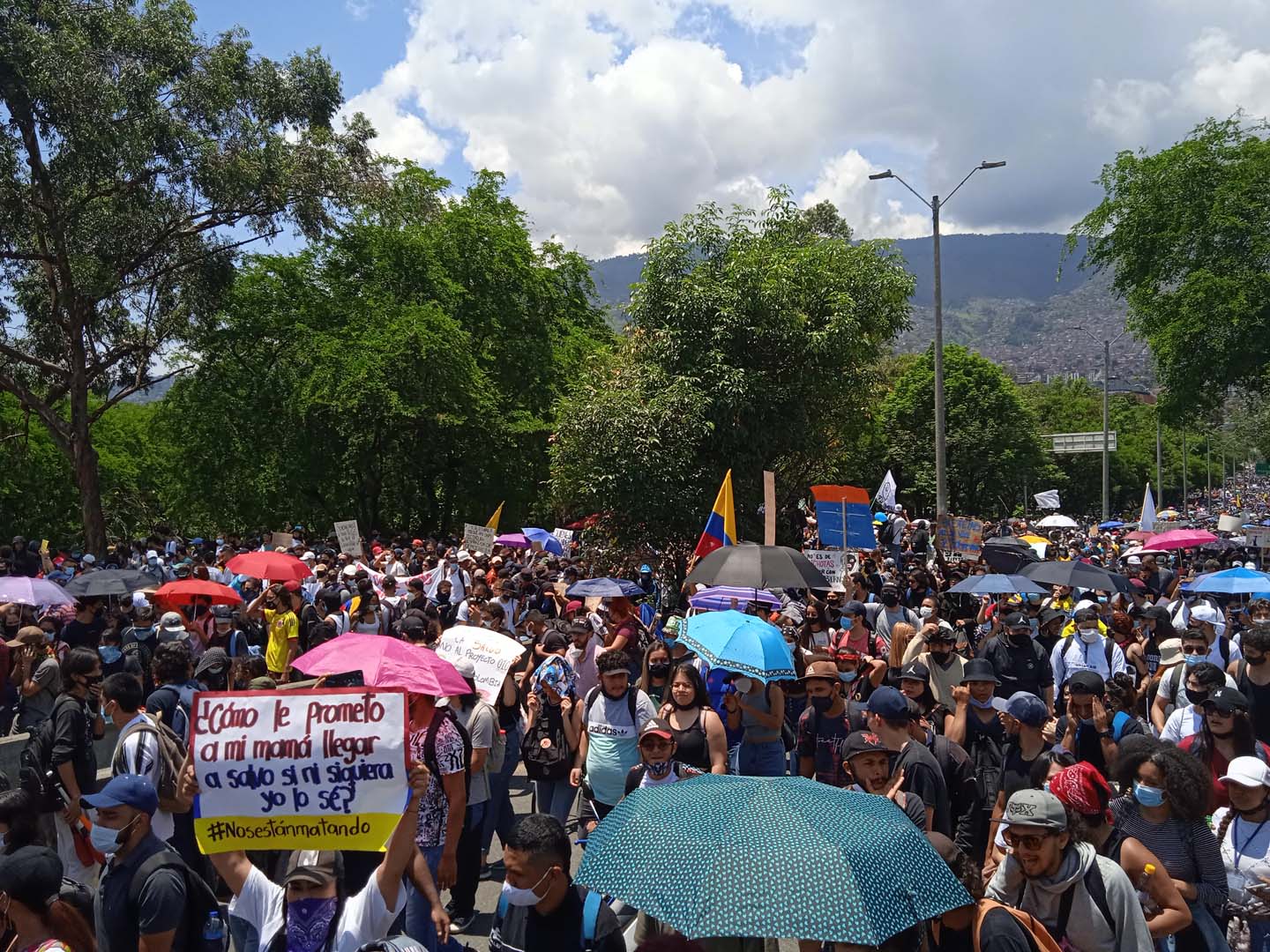 Kolombiya'da neler oluyor? Halk meydanlarda, reform karşıtı protestolarda ölüler var
