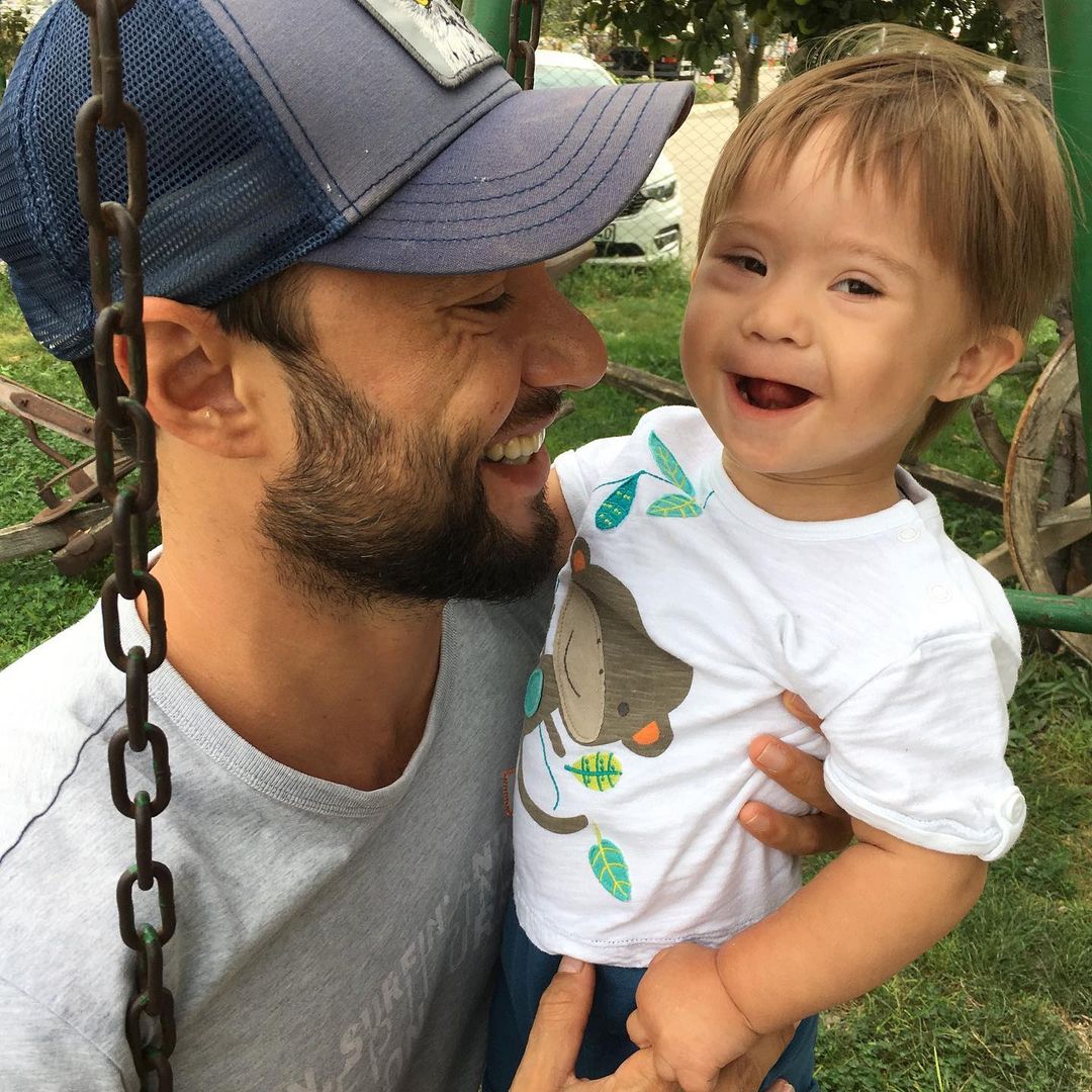 Şarkıcı Özgün Uğurlu dan enflasyonu özürlü çocuğa benzeten Prof Dr Murat Ferman a tepki