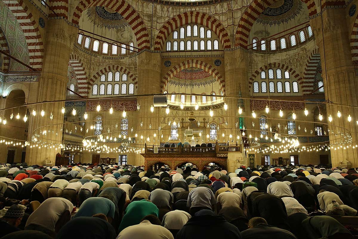 Bayram namazı saat kaçta 2021? Diyanet İl il Ramazan Bayramı namaz saatleri 2021