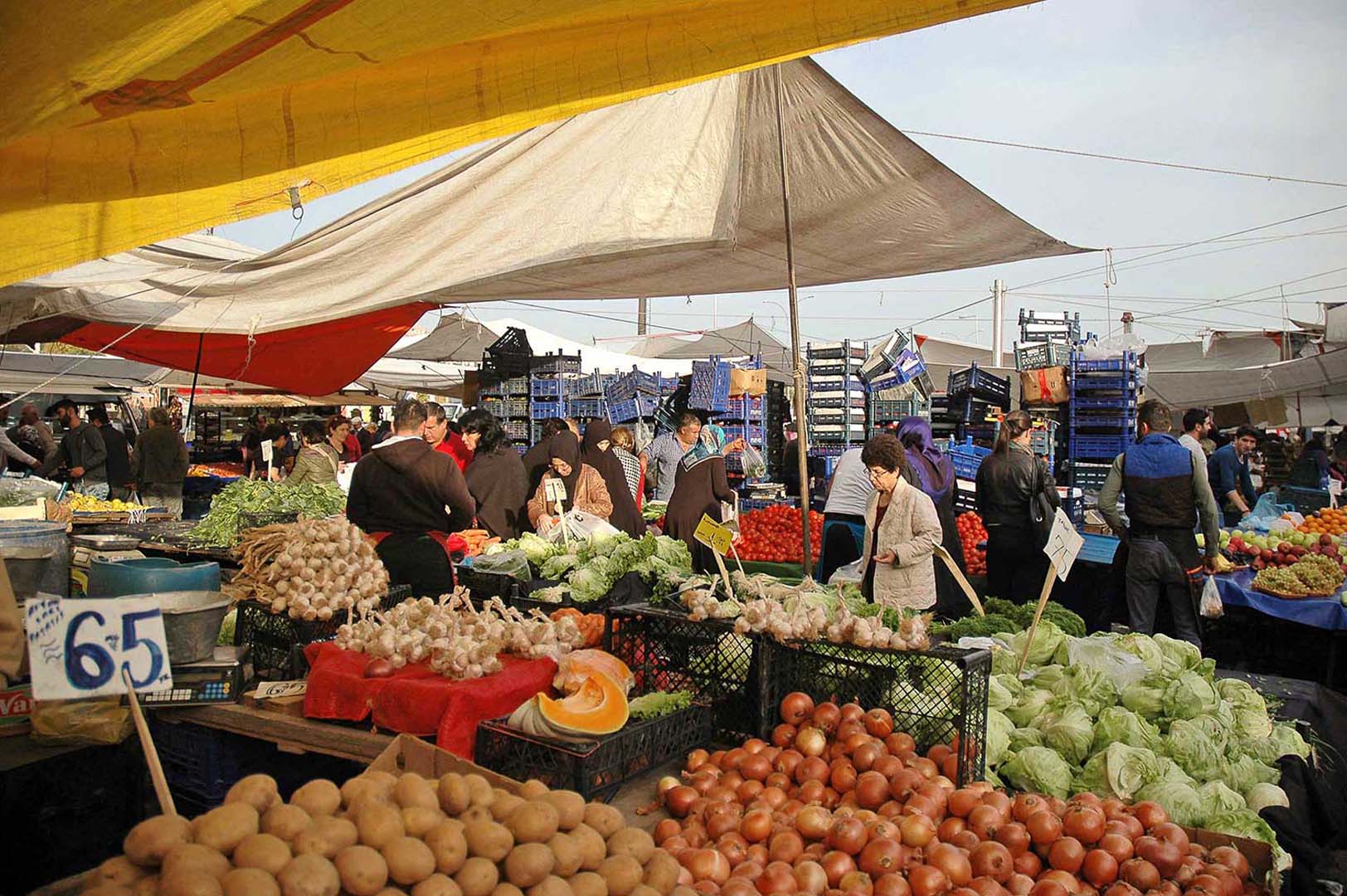 Tam kapanma pazar yerleri açık mı? 8 Mayıs 2021 Cumartesi pazar kurulacak mı? İstanbul semt pazarı yerleri 