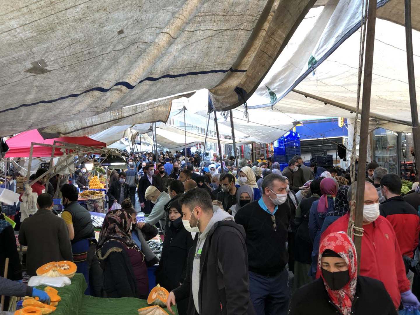 Tam kapanma pazar yerleri açık mı? 8 Mayıs 2021 Cumartesi pazar kurulacak mı? İstanbul semt pazarı yerleri 