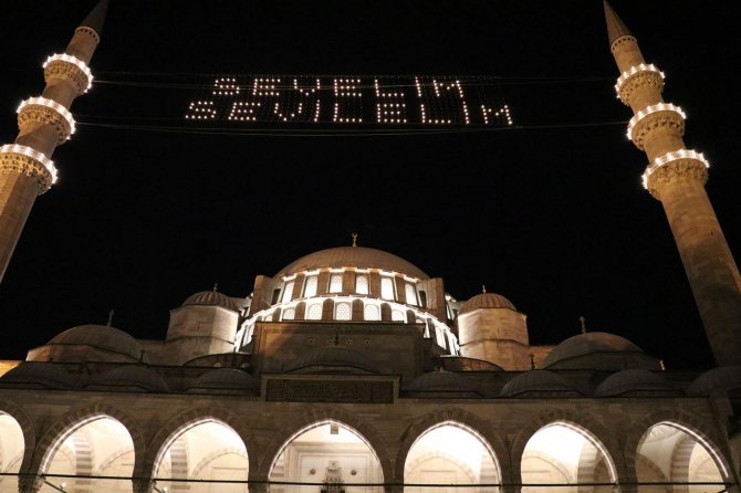 En güzel, anlamlı Ramazan ayı tebrik mesajları 2021