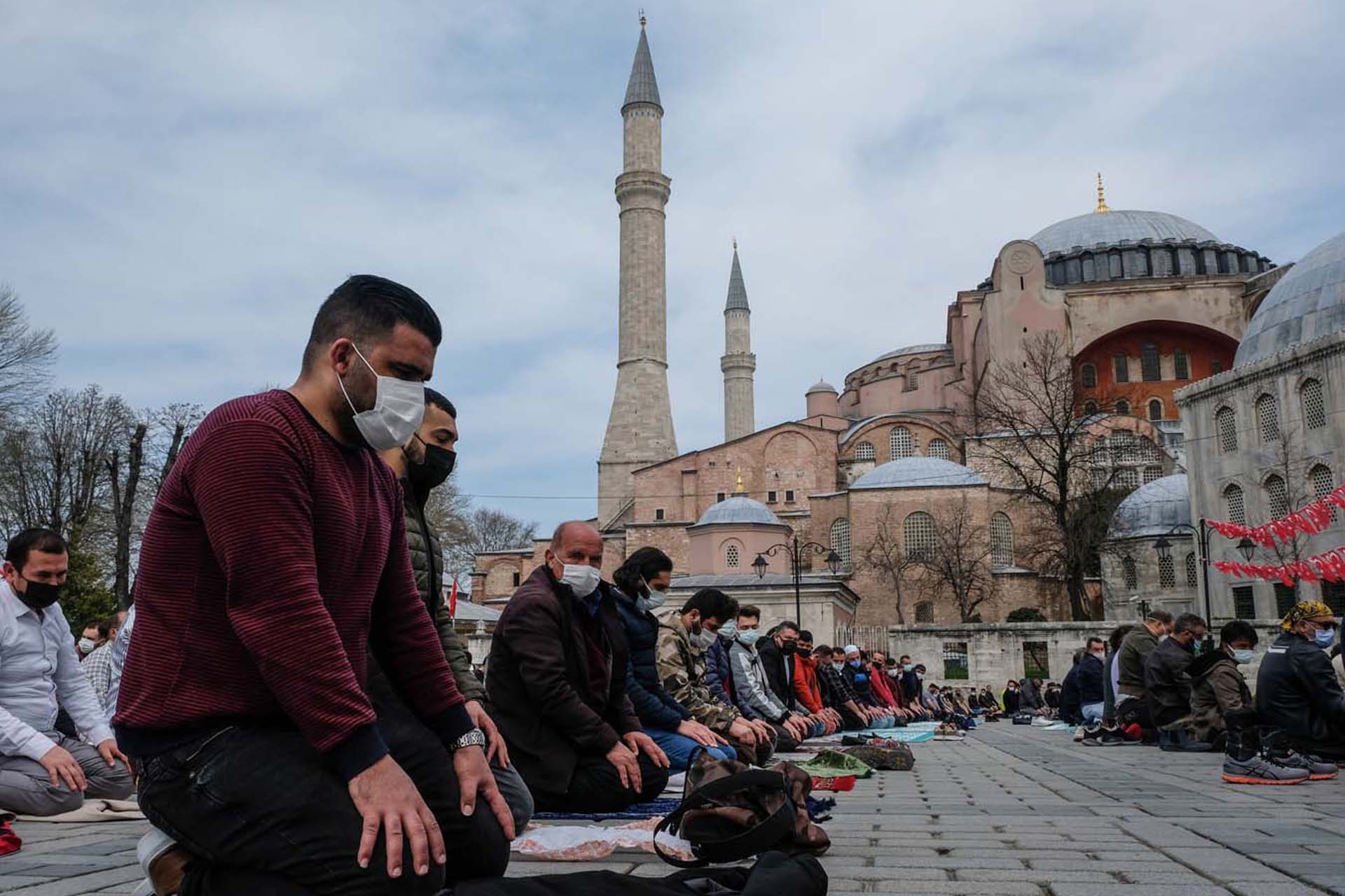 Bayram namazı nasıl kılınır Diyanet? Camilerde bayram namazı kılınacak mı 2021? İşte bayram namazı kılınışı tarifi...
