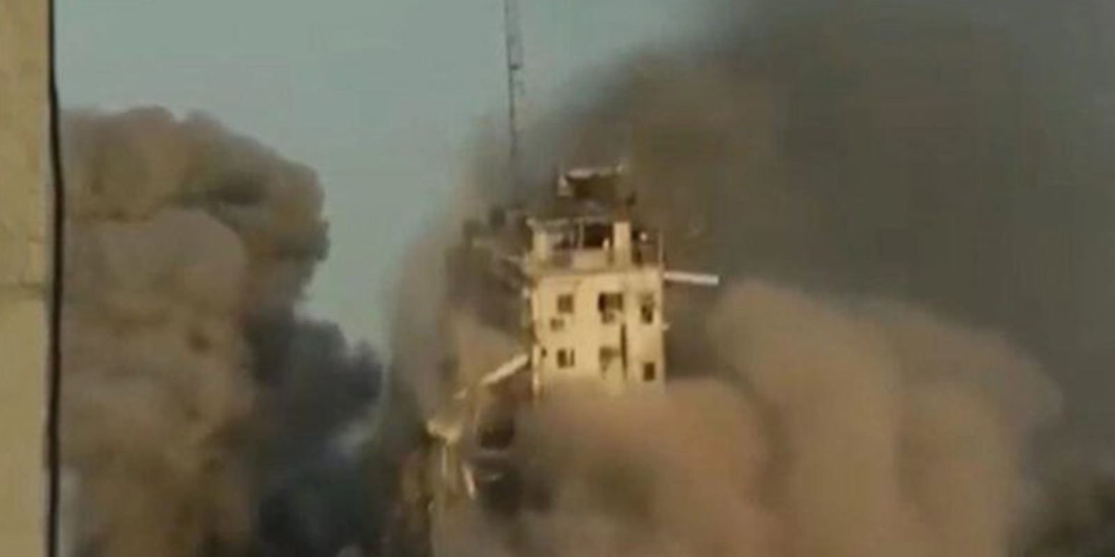 İsrail, Gazze’deki çok katlı El-Şuruk Kulesi'ni vurarak yıktı!