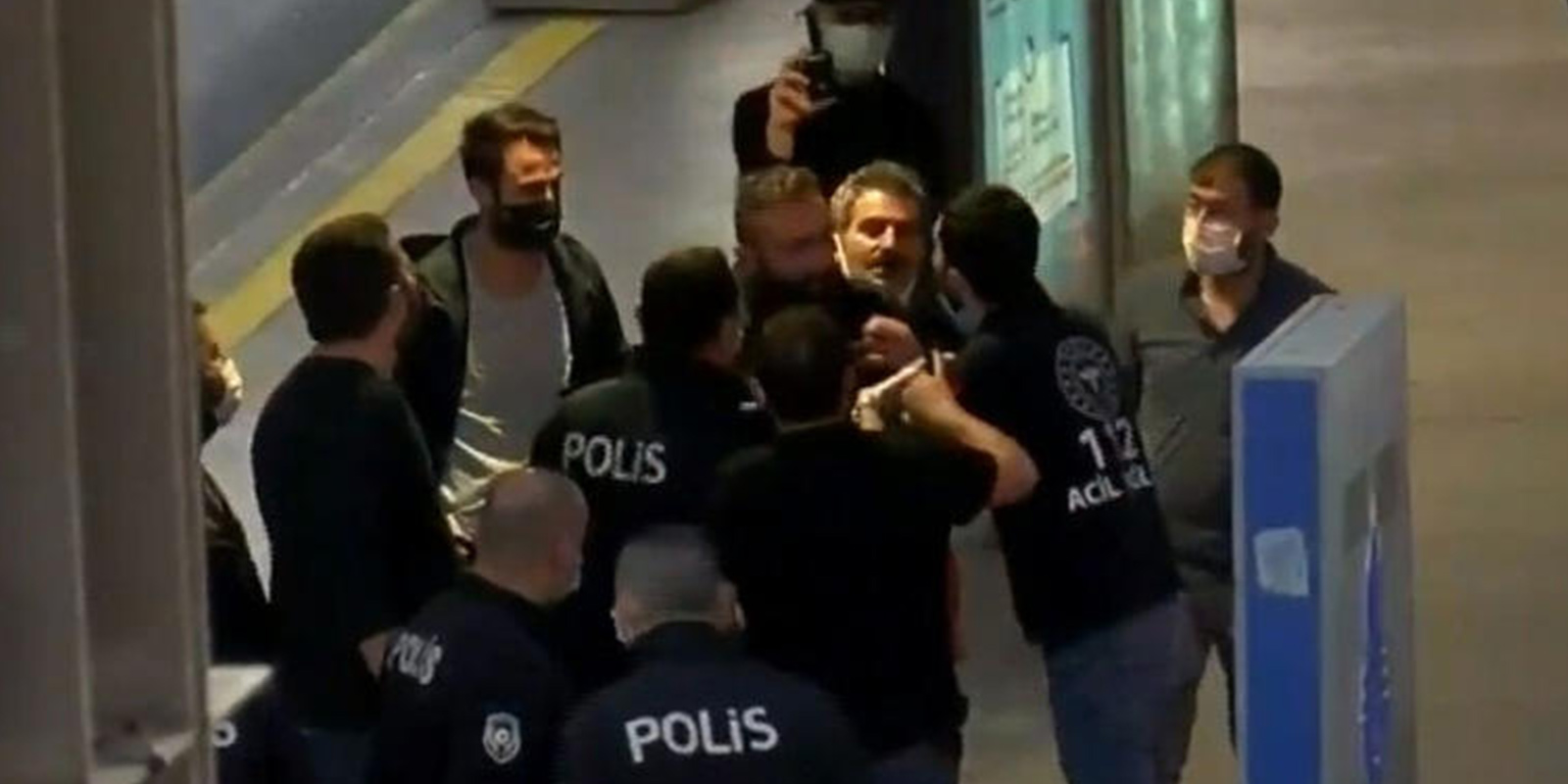 Metrobüs rehin mi alındı? | Haramidere metrobüs durağında rehin alınan metrobüste son durum ne?