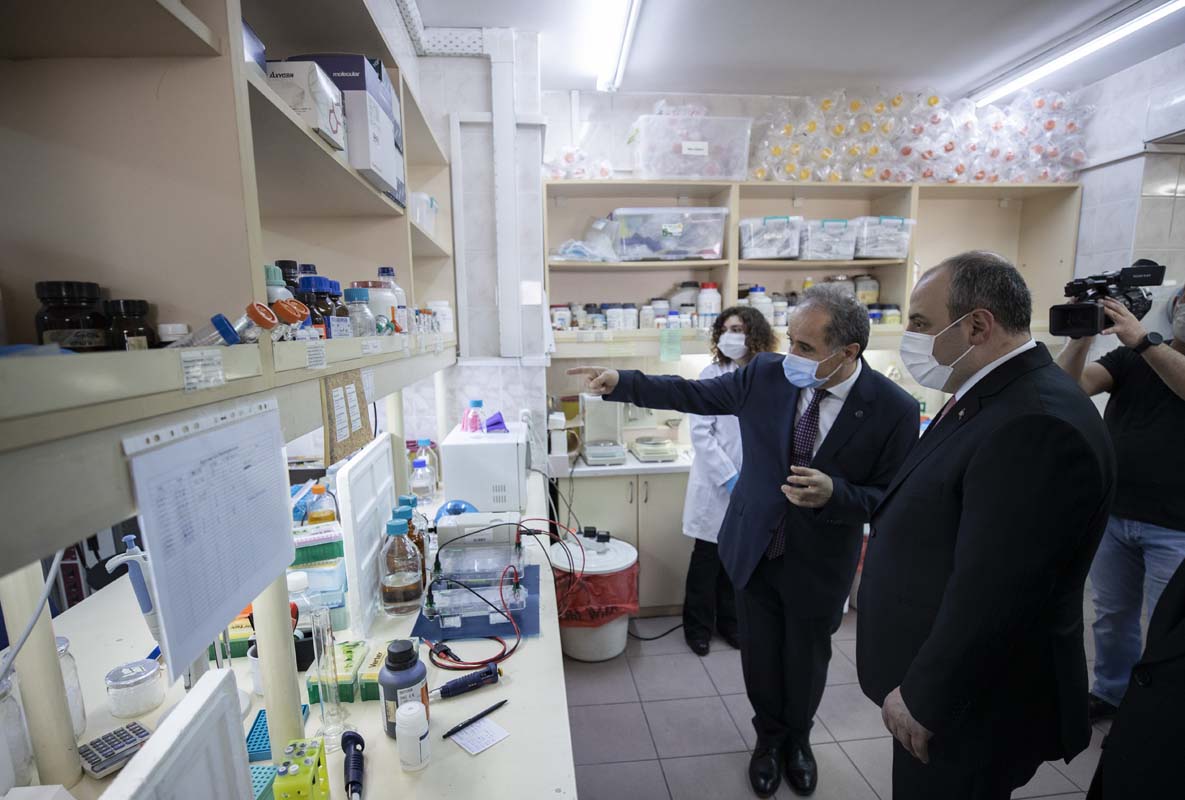 Sanayi ve Teknoloji Bakanı Varank'tan yerli aşı tesisine bayram ziyareti!