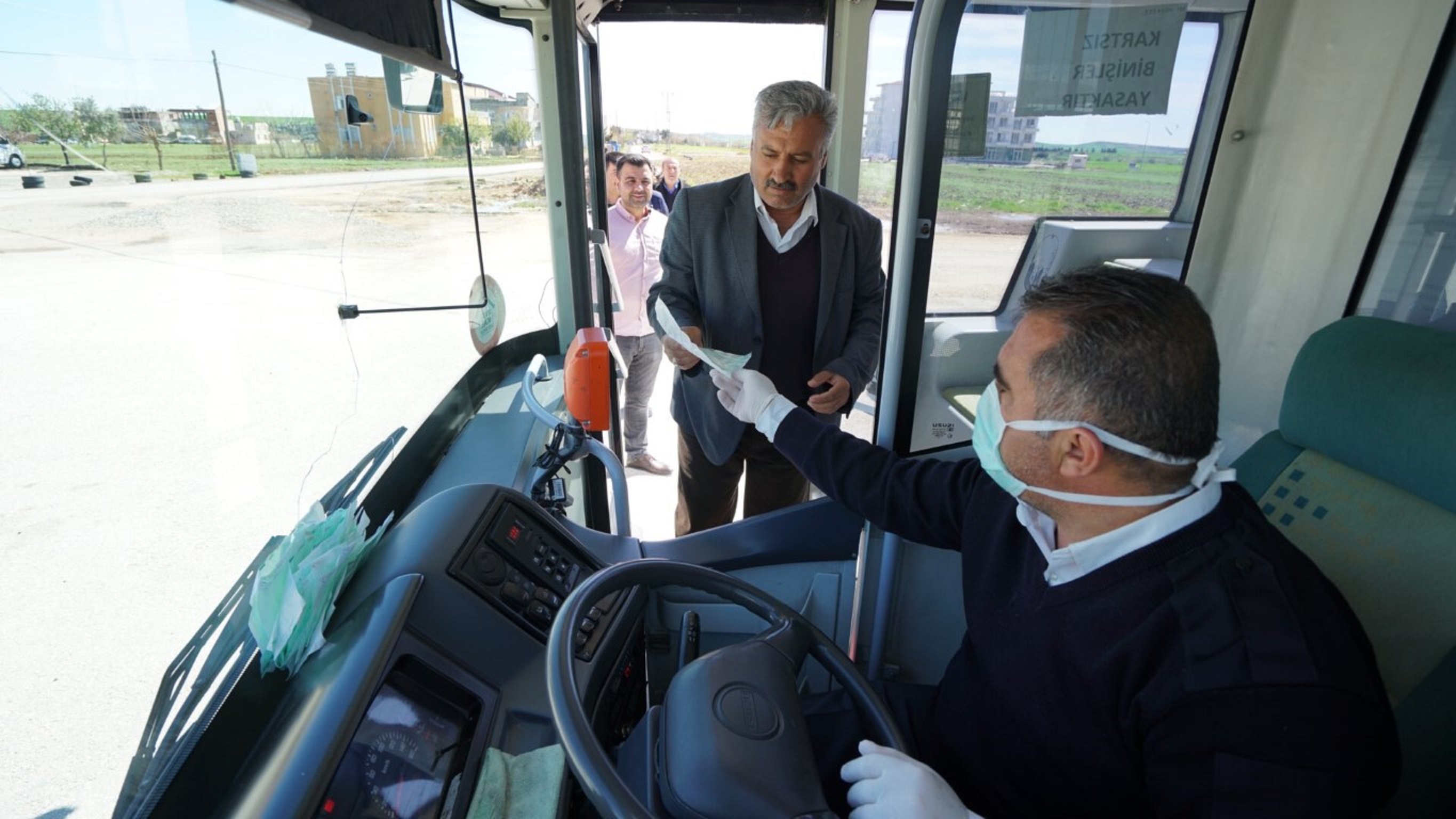 Kademeli normalleşme 65 yaş ve üstü toplu taşıma yasağı var mı 2021? 65 yaş üstü toplu taşıma binebilir mi?