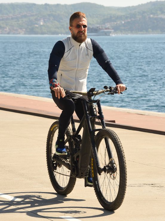 Ebru Şallı nın eski eşi Harun Tan kısıtlamaları hiçe saydı