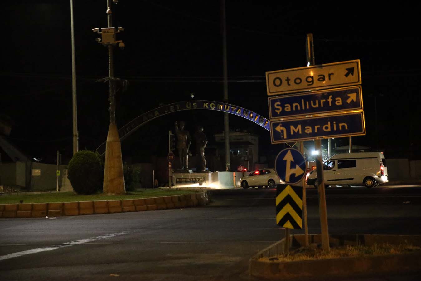 Son dakika | Bakan Soylu açıkladı: Diyarbakır'da askeri tesise maket uçaklarla saldırı girişimi!