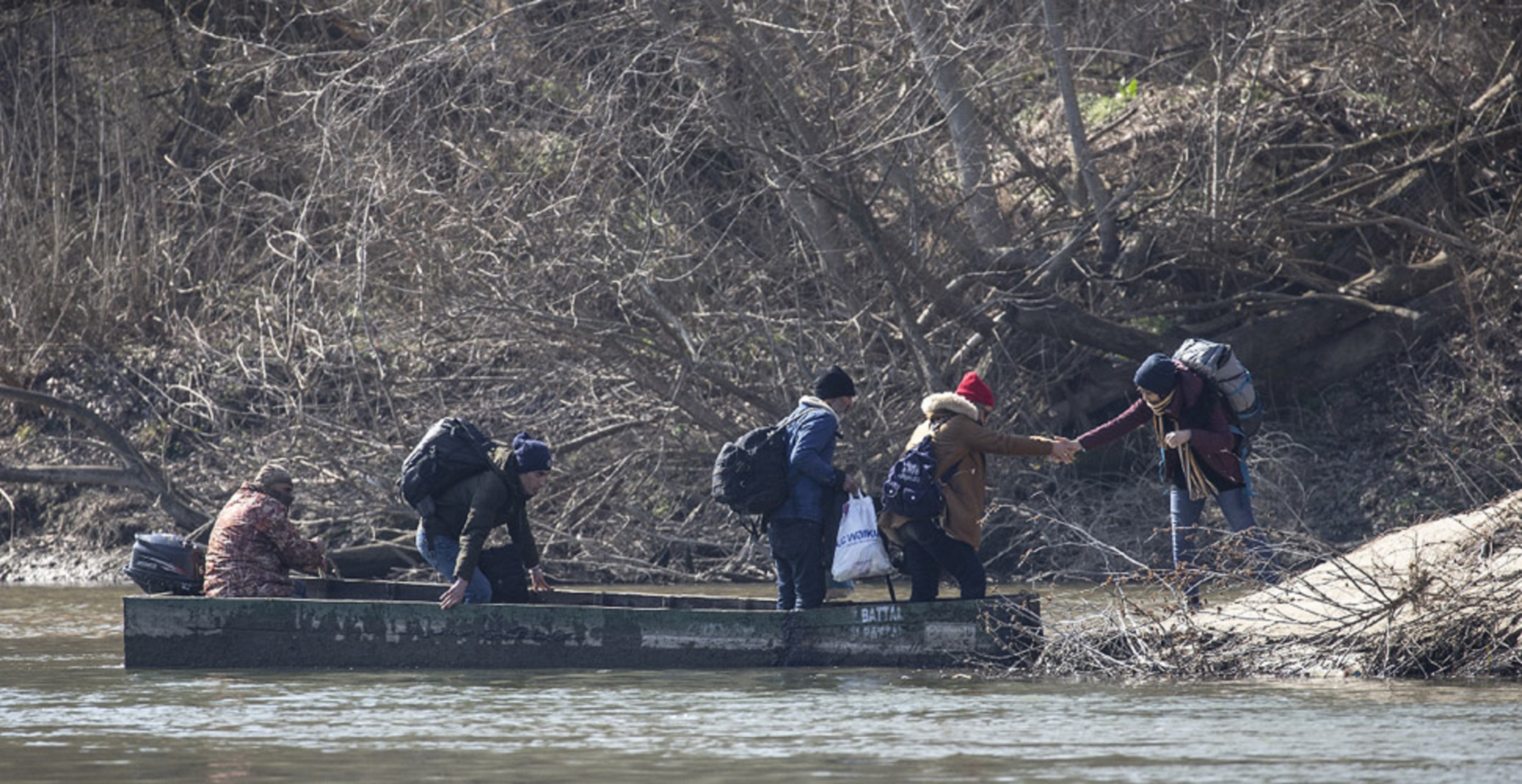 Göçmenlerin yardımına Mehmetçik koştu! Yunanistanda dövülüp gasp edildikten sonra Türkiyeye dönmeye zorlandılar